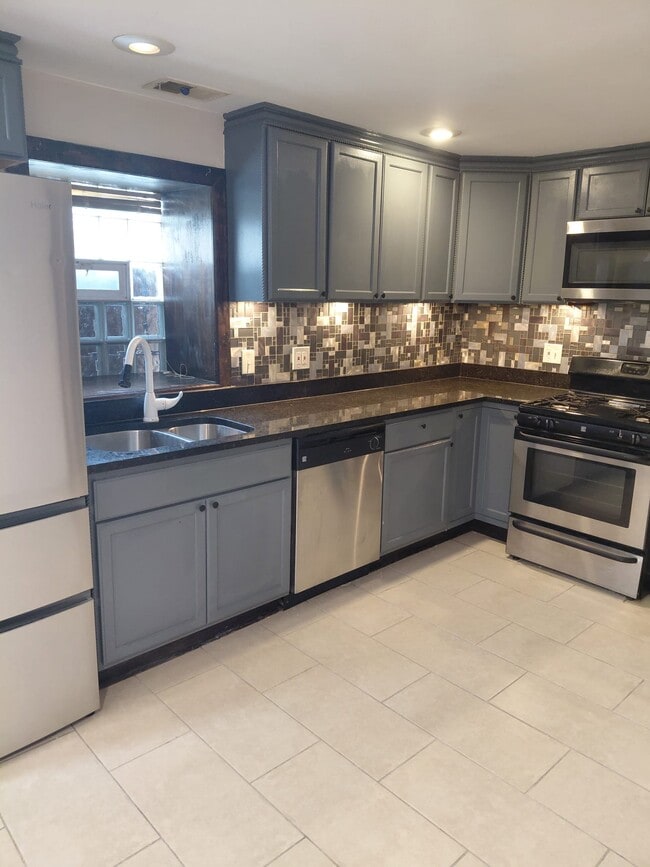 3713 W Shakespeare Ave, Unit Lower level, Unit Lower level