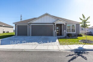 1127 S Blueberry Pl in Kennewick, WA - Building Photo