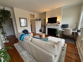 98 Myrtle St, Unit 7 in Boston, MA - Building Photo - Building Photo