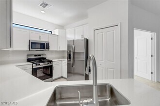 19600 Hinkley Dr in Estero, FL - Building Photo - Building Photo