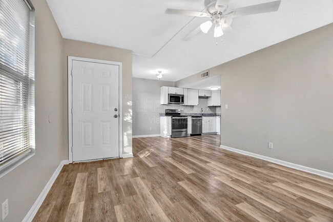 407 Garrison Ct in Louisville, KY - Building Photo - Building Photo