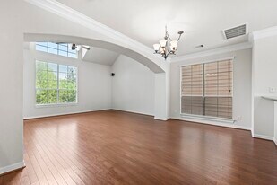 3334 Clearview Villa Way in Houston, TX - Building Photo