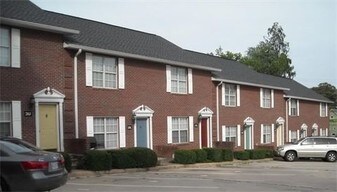 Magnolia Townhouses in Dahlonega, GA - Building Photo
