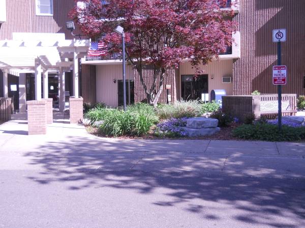 Friendship Manor in Lansing, MI - Building Photo
