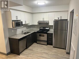 258B Sunview St in Waterloo, ON - Building Photo