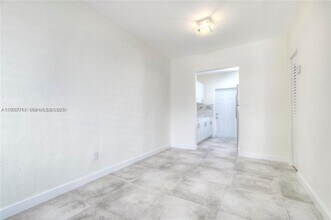 7975 Crespi Blvd in Miami Beach, FL - Building Photo - Building Photo