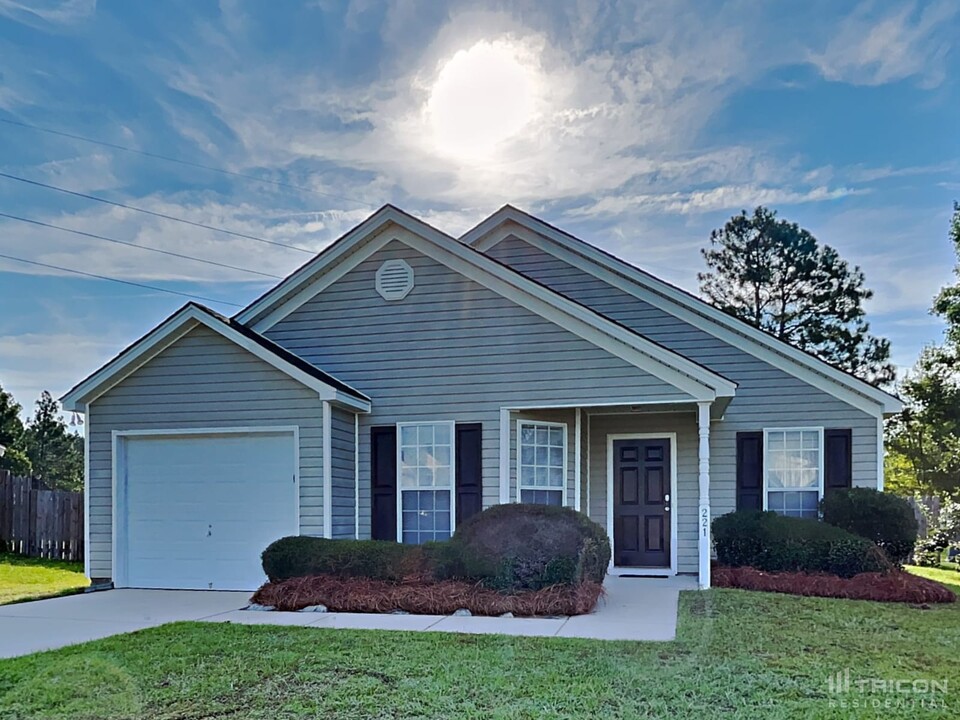 221 Covey Ln in Lexington, SC - Building Photo