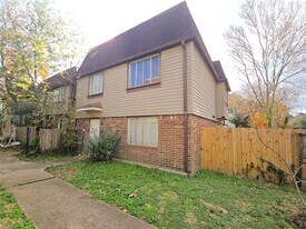 8379 La Roche Ln in Houston, TX - Building Photo