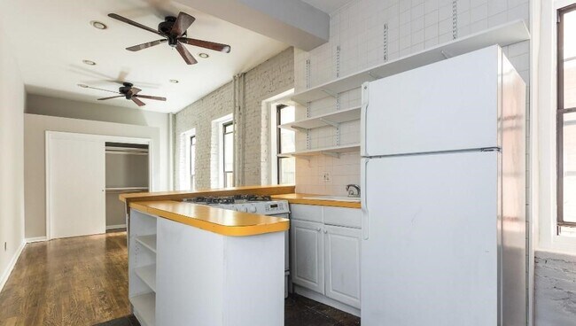 232 Elizabeth St in New York, NY - Building Photo - Building Photo