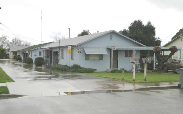 232-242 S Parsons Ave in Merced, CA - Building Photo