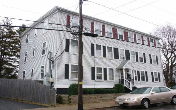 189 Standish Ave in Plymouth, MA - Building Photo