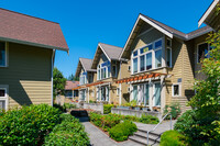 Camelia on Bainbridge in Bainbridge Island, WA - Foto de edificio - Building Photo