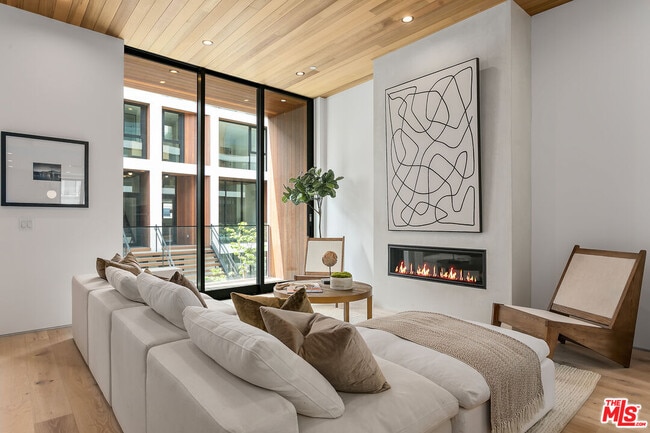 610 S Van Ness Ave in Los Angeles, CA - Building Photo - Building Photo