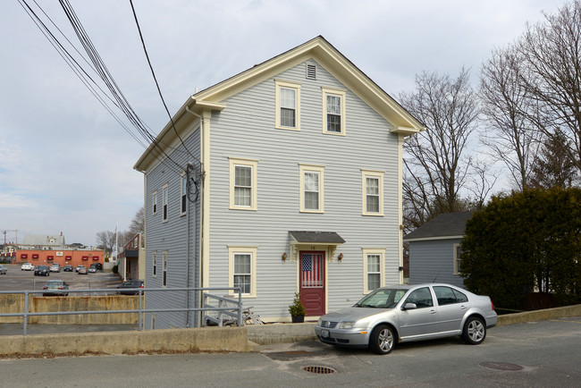 16 Bridge St in East Greenwich, RI - Building Photo - Building Photo