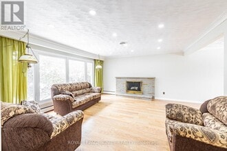 83 Deep Dene Dr in Toronto, ON - Building Photo - Building Photo