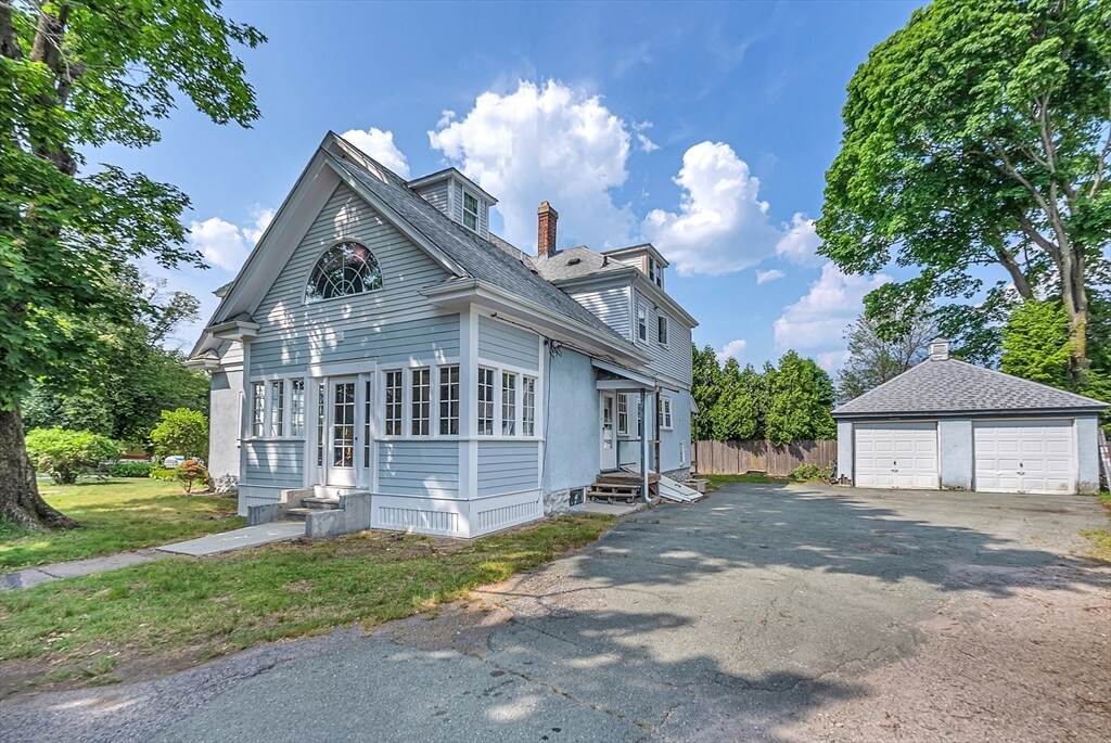 726 Highland Ave in Needham, MA - Building Photo