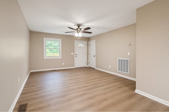 7 Woodhaven Dr in Liberty, SC - Building Photo - Building Photo