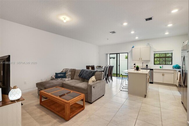 834 SW 11th Ter in Florida City, FL - Building Photo - Building Photo