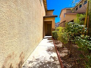 7043 Somera Way in Las Vegas, NV - Building Photo - Building Photo