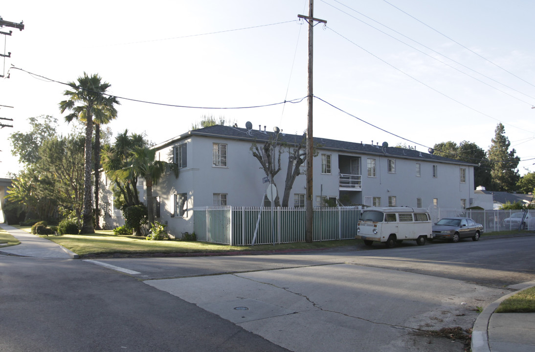 Chandler Garden Apartments in North Hollywood, CA - Building Photo