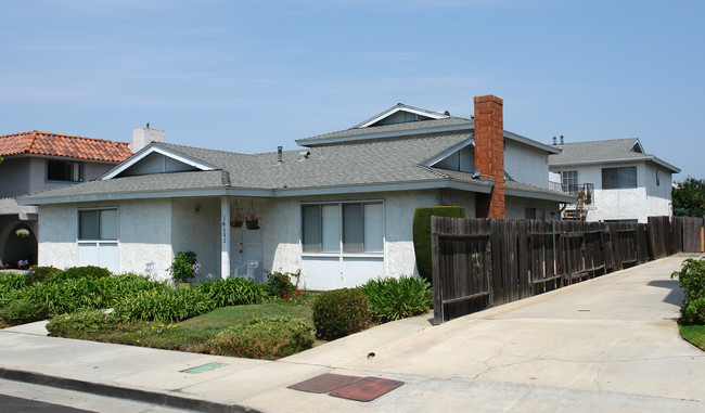 16682 Blanton St in Huntington Beach, CA - Foto de edificio - Building Photo