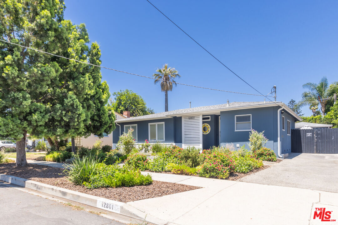 12801 La Maida St in Los Angeles, CA - Building Photo