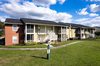 Park Lake At Parsons in Brandon, FL - Building Photo - Building Photo