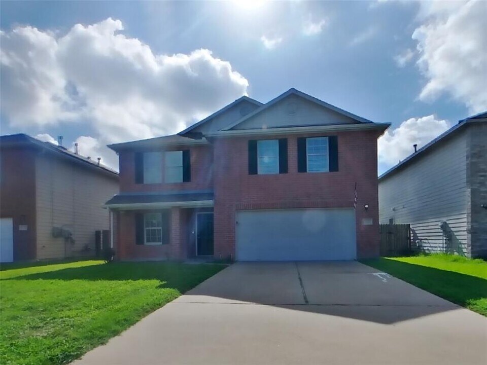7926 Chatham Springs Ln in Cypress, TX - Building Photo