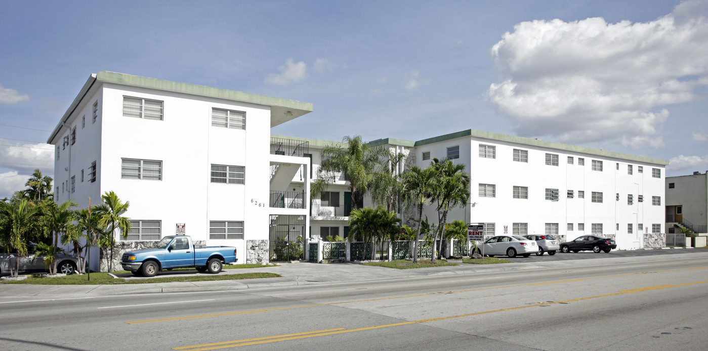 Kendor Apartments in Miami, FL - Building Photo