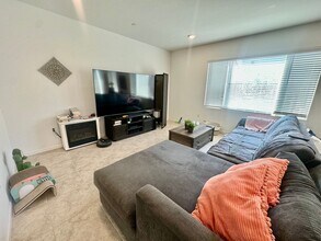 5332 Hames Valley Ln in Antioch, CA - Building Photo - Building Photo