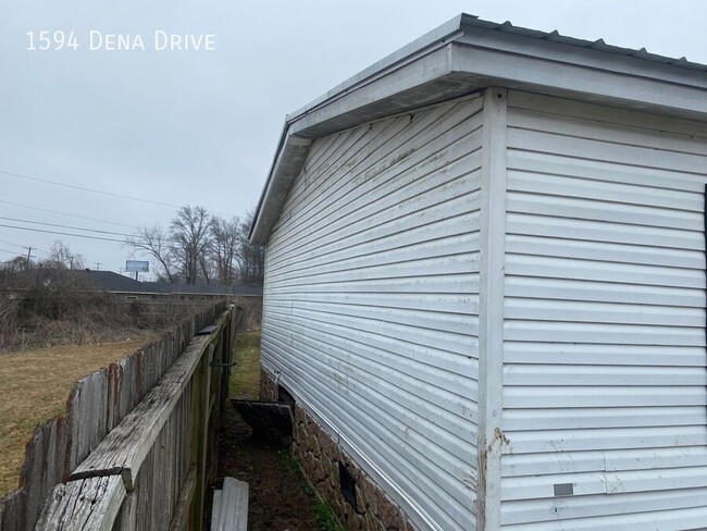 1594 Dena Dr in Memphis, TN - Building Photo - Building Photo