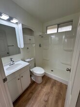 1342 Mimosa Ct in Escondido, CA - Foto de edificio - Building Photo