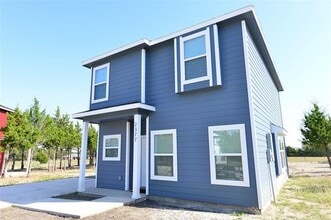 2377 Murphy Ct in Red Oak, TX - Foto de edificio - Building Photo