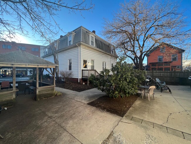 20 Park Ave, Unit #Rear in Somerville, MA - Building Photo - Building Photo
