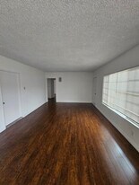 9029 Orion Ave, Unit 14 in Los Angeles, CA - Building Photo