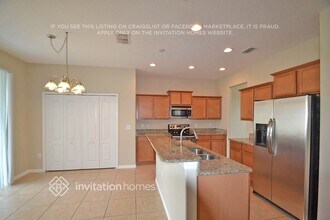 1807 Palm Warbler Ln in Ruskin, FL - Foto de edificio - Building Photo