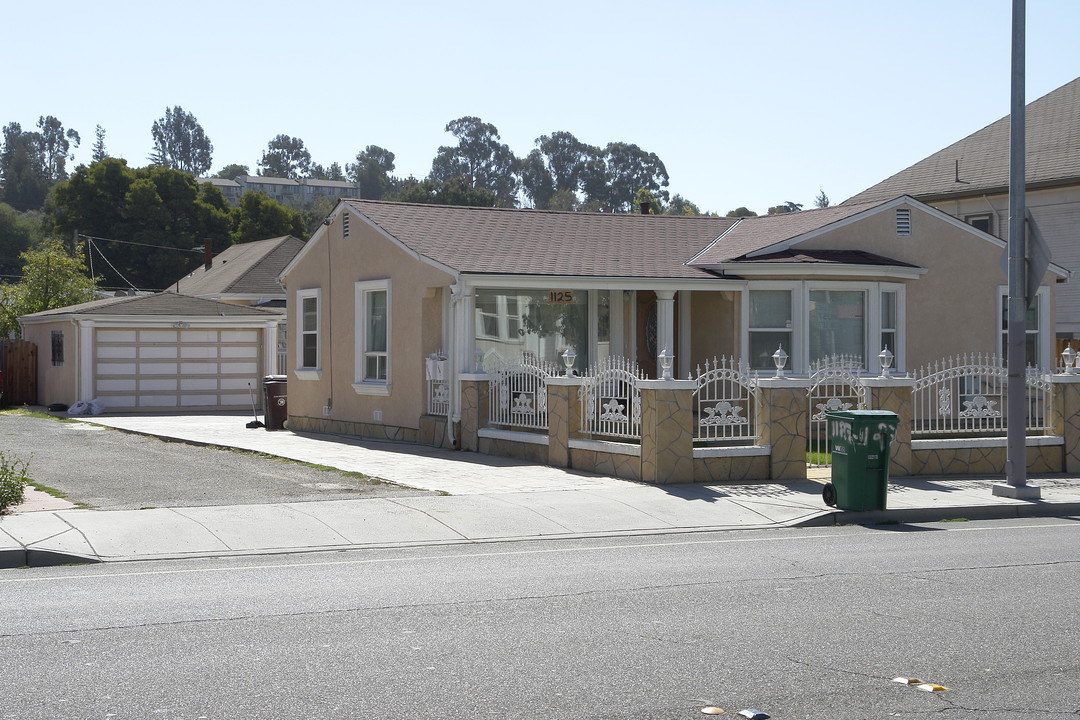 1125 D St in Hayward, CA - Building Photo