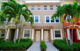 833 Millbrae Ct in West Palm Beach, FL - Building Photo