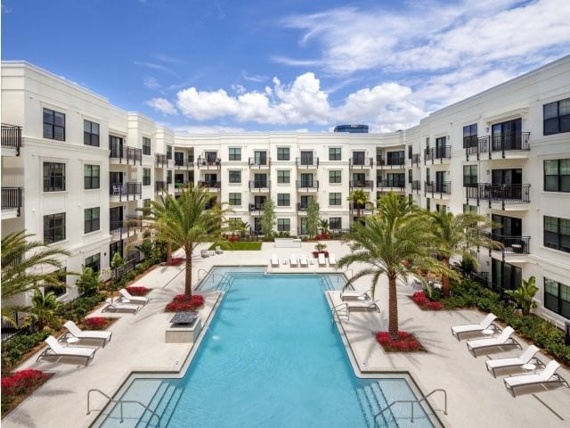 Beacon 430 in St. Petersburg, FL - Building Photo - Building Photo