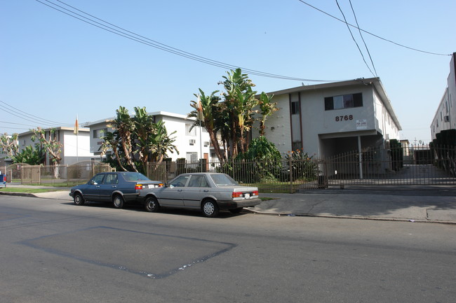 8768 Tobias Ave in Panorama City, CA - Building Photo - Building Photo