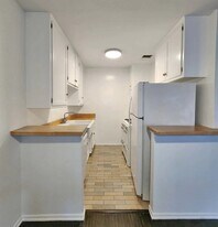 1940 S Beverly Glen Blvd, Unit 2 in Los Angeles, CA - Building Photo