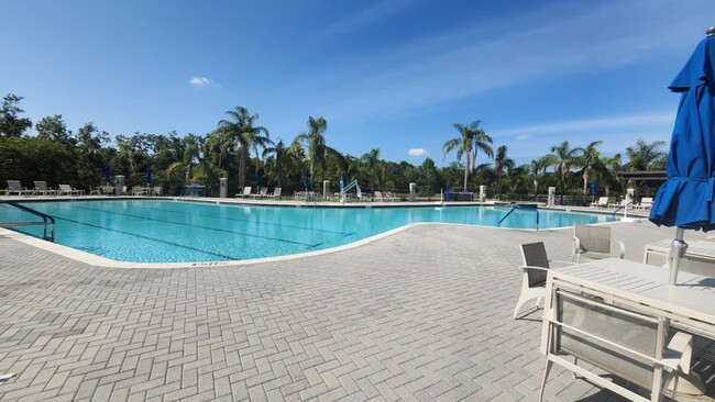 2407 Pier Dr in Ruskin, FL - Building Photo - Building Photo
