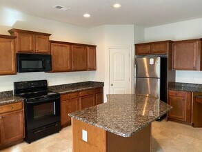 867 Pine Ln in Lawrenceville, GA - Building Photo - Building Photo