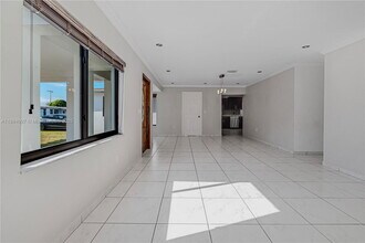 1232 W 60th Terrace in Hialeah, FL - Building Photo - Building Photo