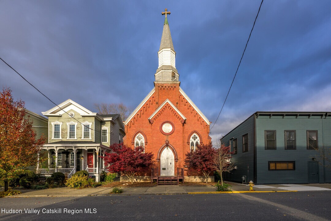 428 State St in Hudson, NY - Building Photo