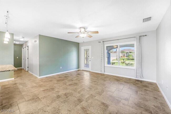 17075 Edgewater Dr in Port Charlotte, FL - Building Photo - Building Photo