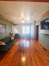 12051 S Yale Ave in Chicago, IL - Building Photo - Building Photo