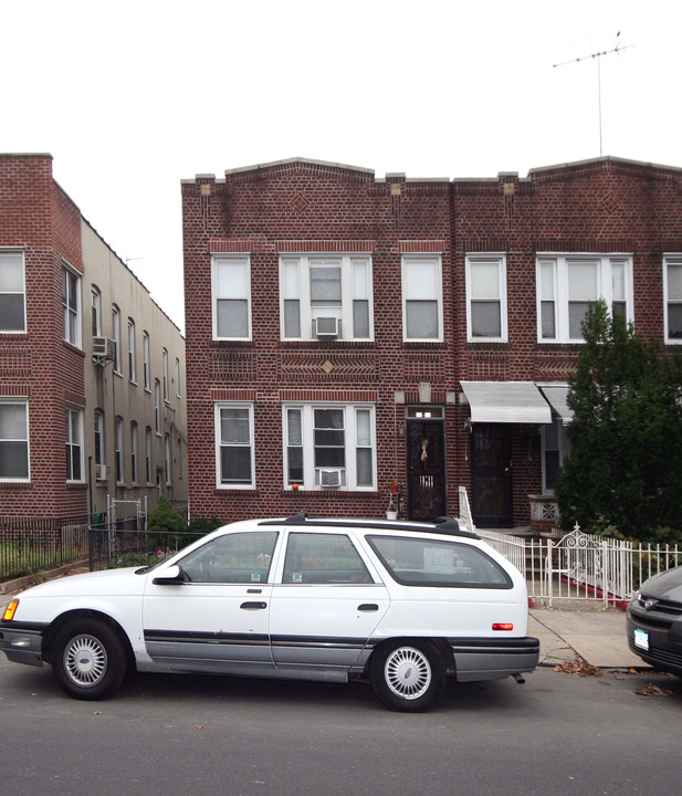 32-71 33rd St in Long Island City, NY - Building Photo