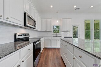 607 Lake Shelf Dr in Baton Rouge, LA - Building Photo - Building Photo