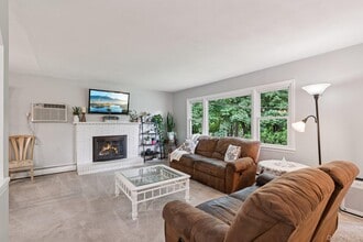 118 Standish Dr in Pearl River, NY - Building Photo - Building Photo